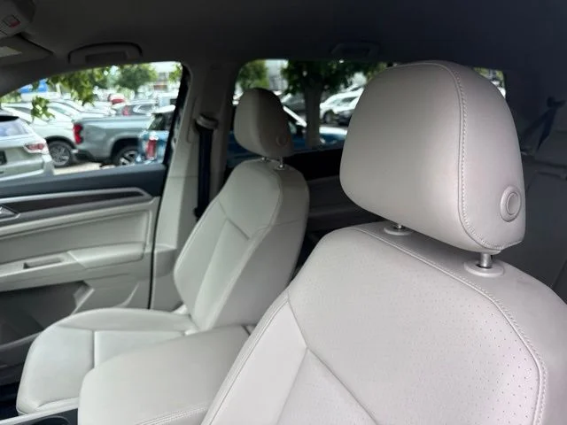 Used 2019 Blue Volkswagen 3.6L V6 SE image 18