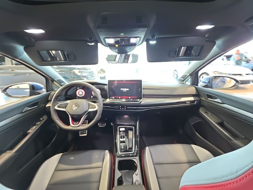2025 Volkswagen Golf GTI SE - Photo 32