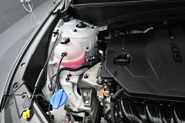 Used 2025 Silver Hyundai SEL image 30