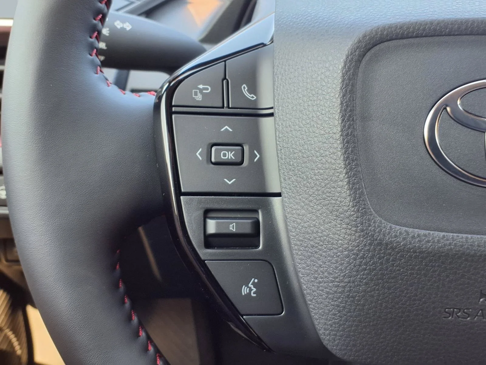 New 2026 Wind Chill Pearl <sup>1</sup> Toyota  SE image 11