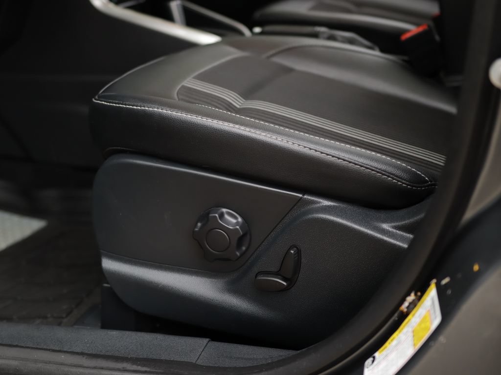Used 2020 Gray Ford SES image 19