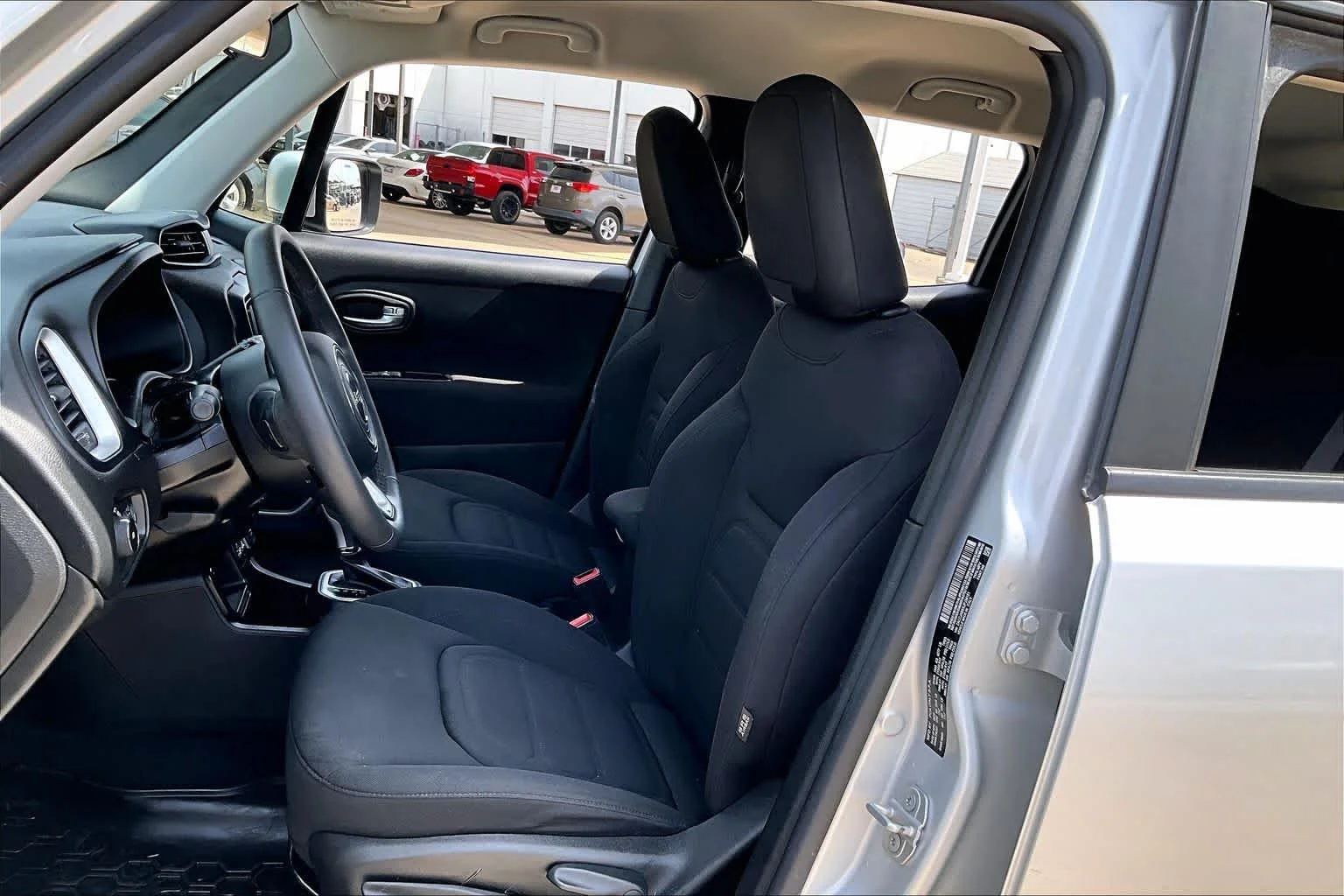Used 2018 Glacier Metallic Jeep Latitude image 8