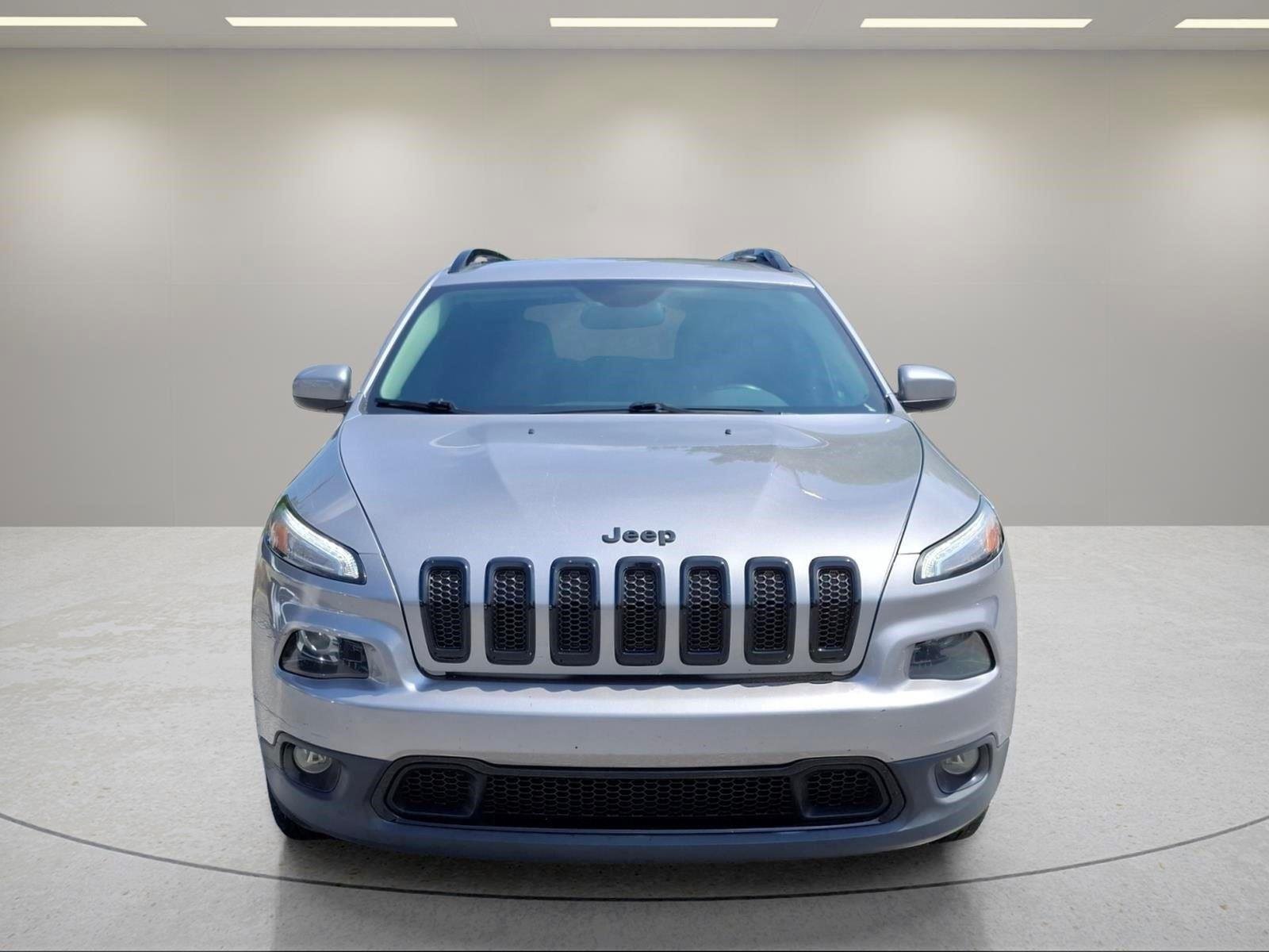 Used 2018 Billet Silver Metallic Clearcoat Jeep Latitude image 8