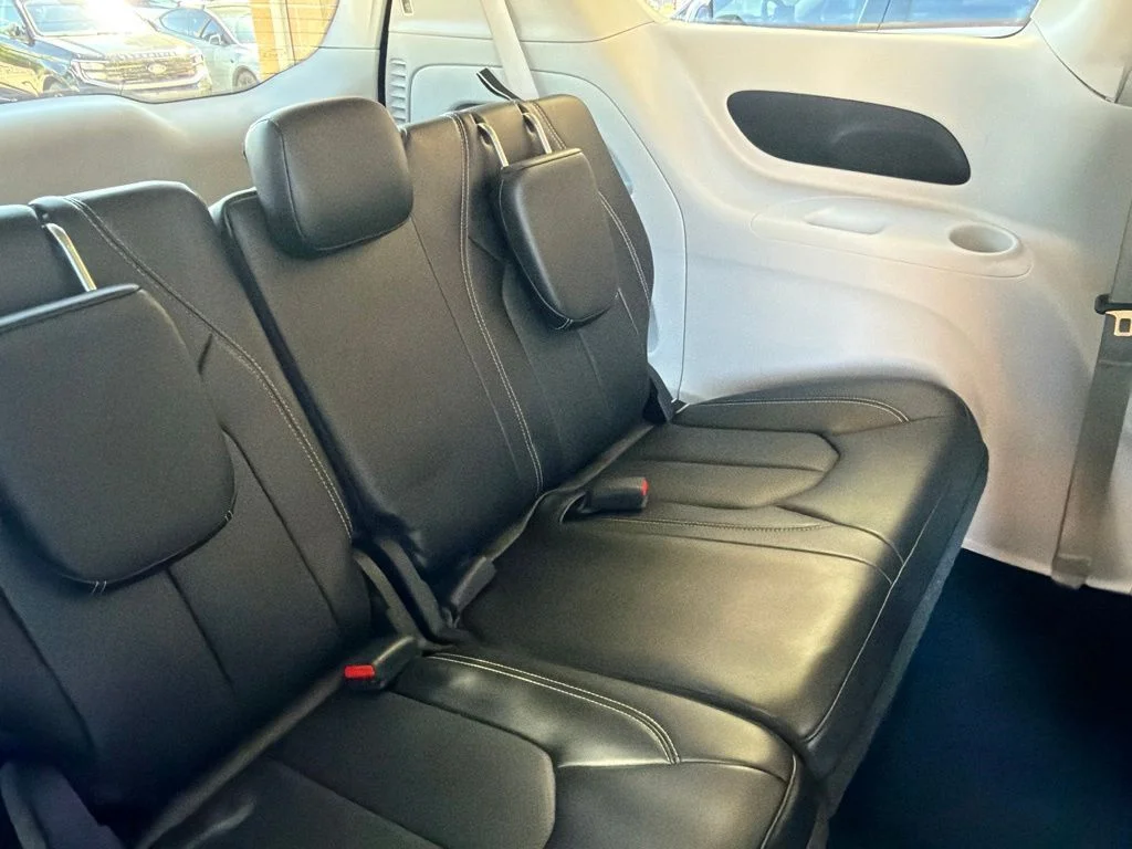Used 2023 Black Chrysler Touring L image 18