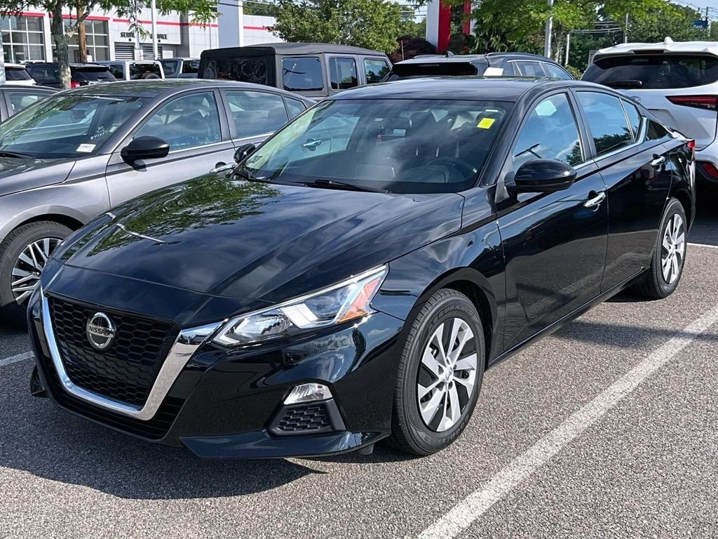 Used 2020 Black Nissan 2.5 S image 3