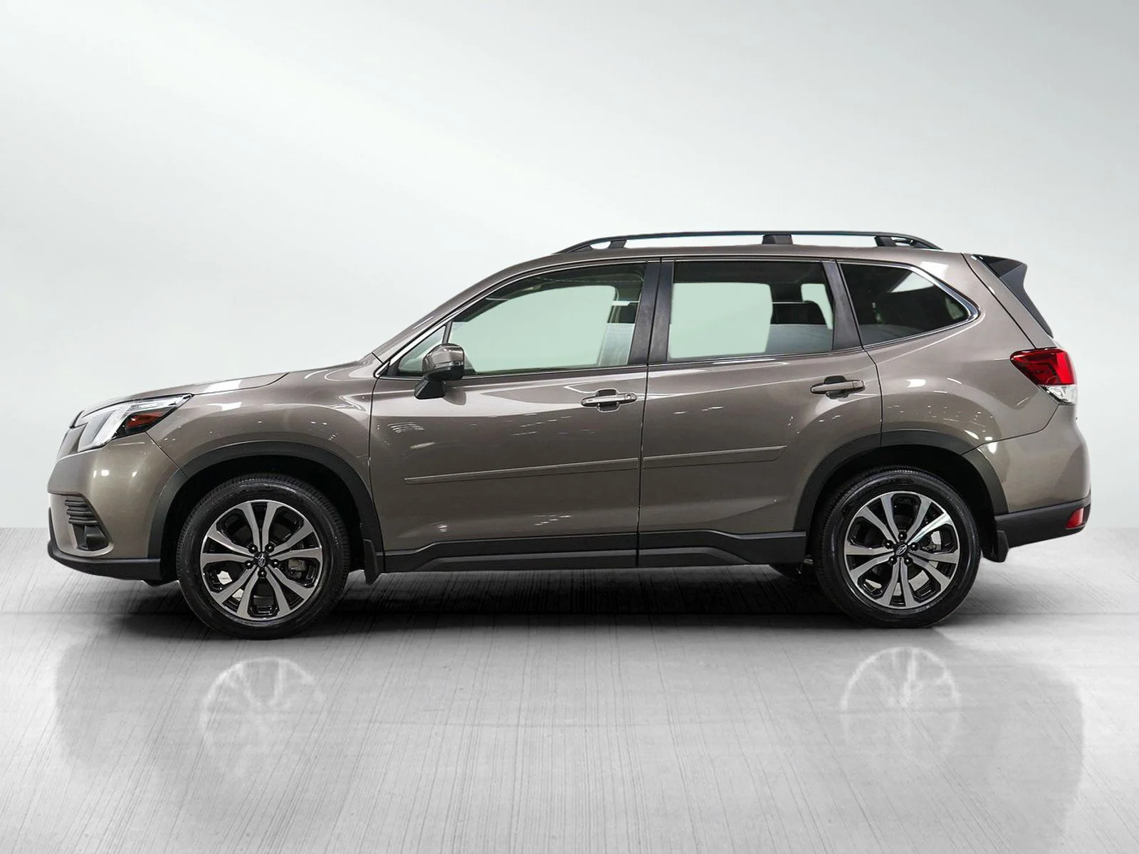 Used 2024 Subaru Forester Limited with VIN JF2SKALCXRH488985 for sale in Burnsville, Minnesota