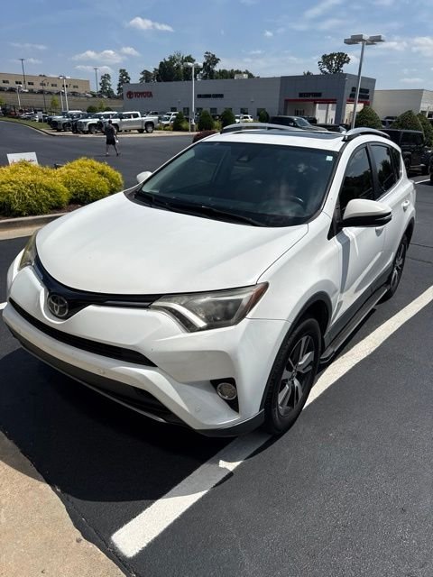 Used 2018 Toyota RAV4 XLE with VIN JTMWFREV2JD118174 for sale in Gainesville, GA