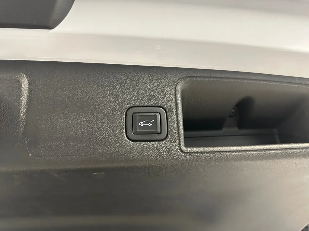 Used 2021 WHITE FROST TRICOAT GMC SLT image 24