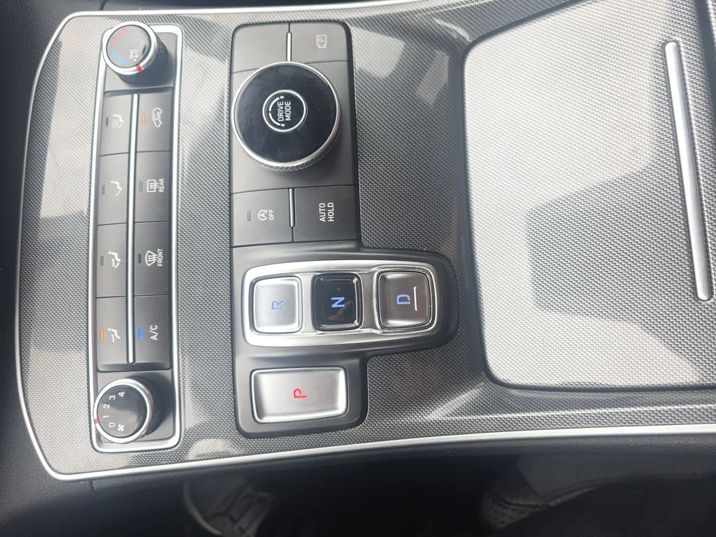 Used 2023 Silver Hyundai SE image 13