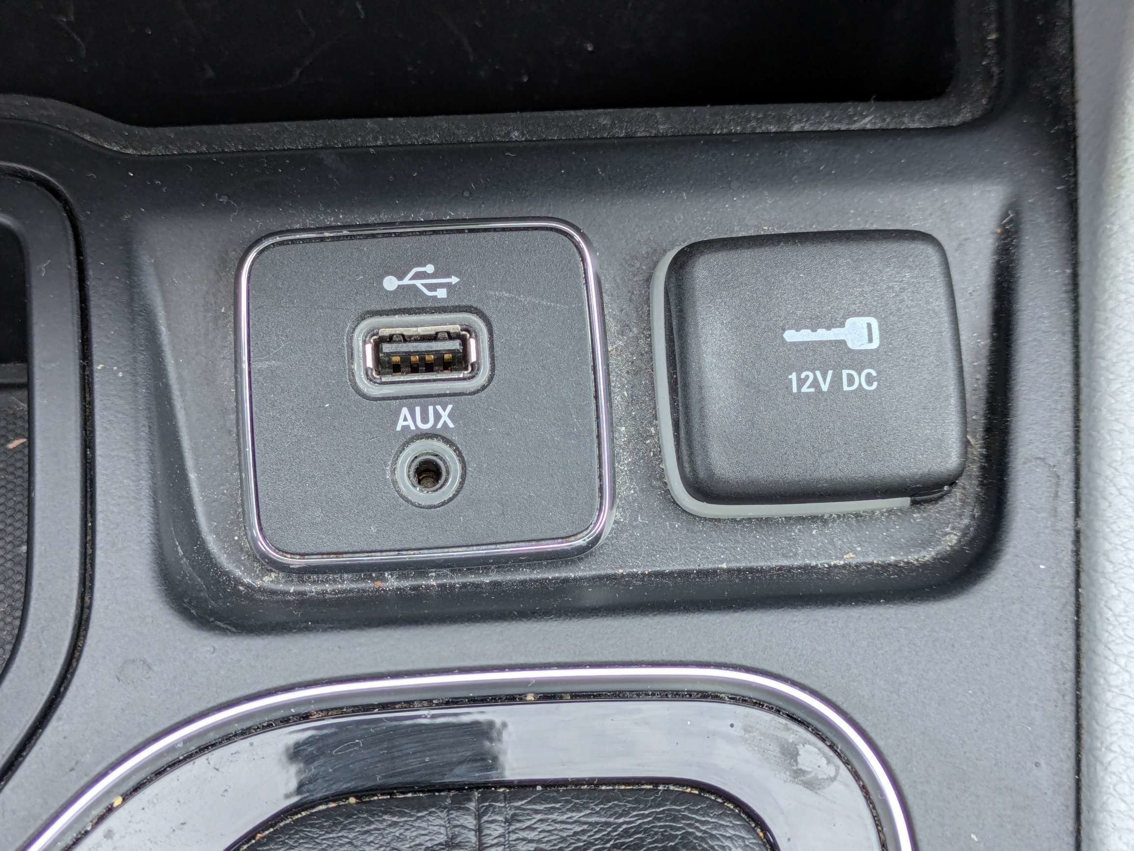 Used 2019 Granite Crystal Metallic Clearcoat Jeep Limited image 30