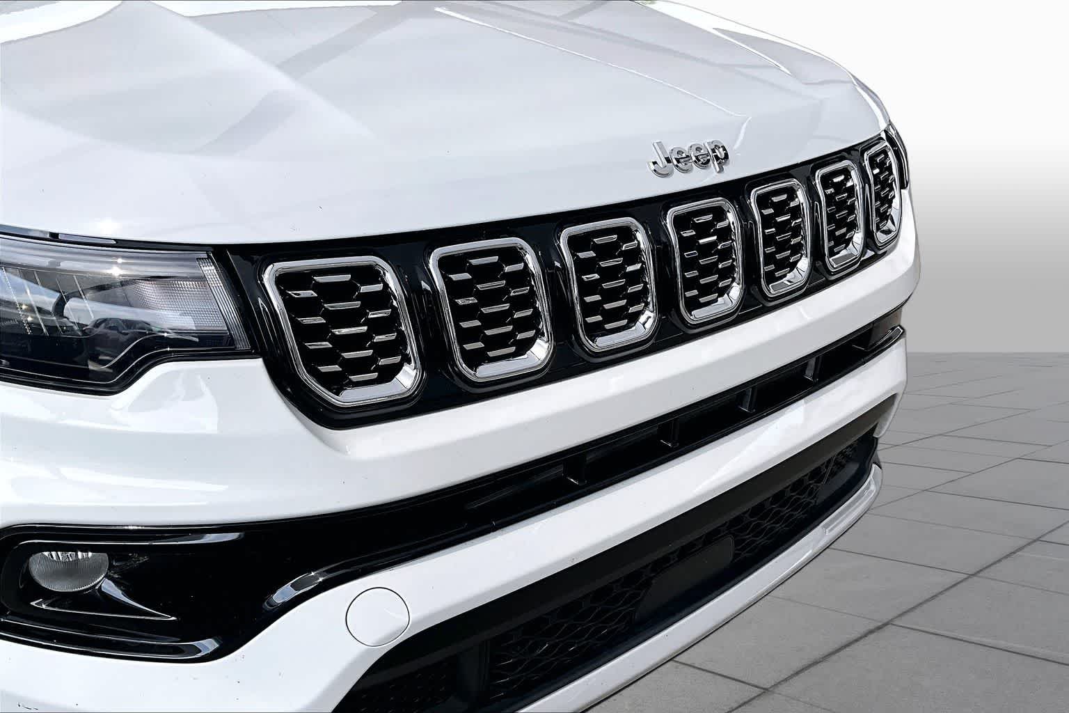 Used 2025 Bright White Clearcoat Jeep Limited image 29