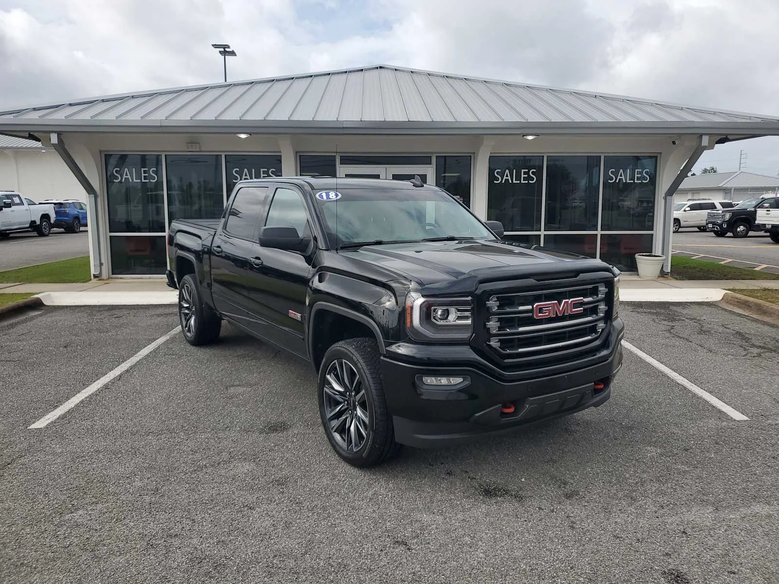 Used 2018 ONYX BLACK GMC SLT image 8