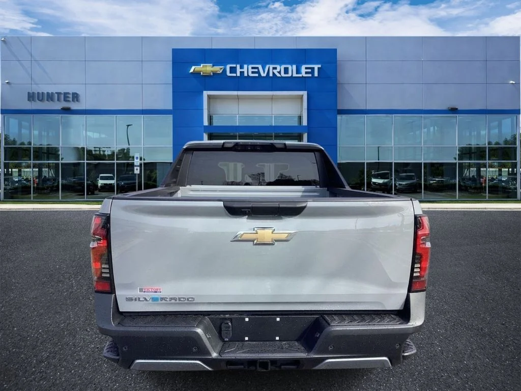 New 2026 Slate Gray Metallic Chevrolet LT - Standard Range image 3