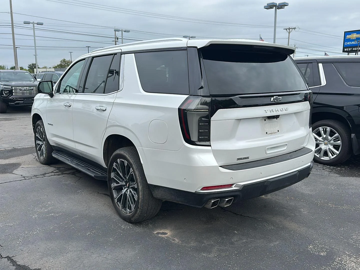 Used 2025 Iridescent Pearl Tricoat Chevrolet High Country image 4
