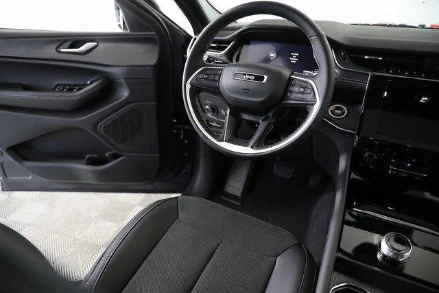 2025 Jeep Grand Cherokee Altitude - Photo 21