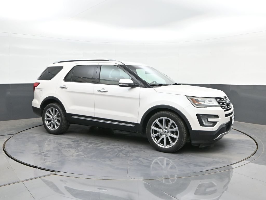 Used 2017 White Ford Limited image 17