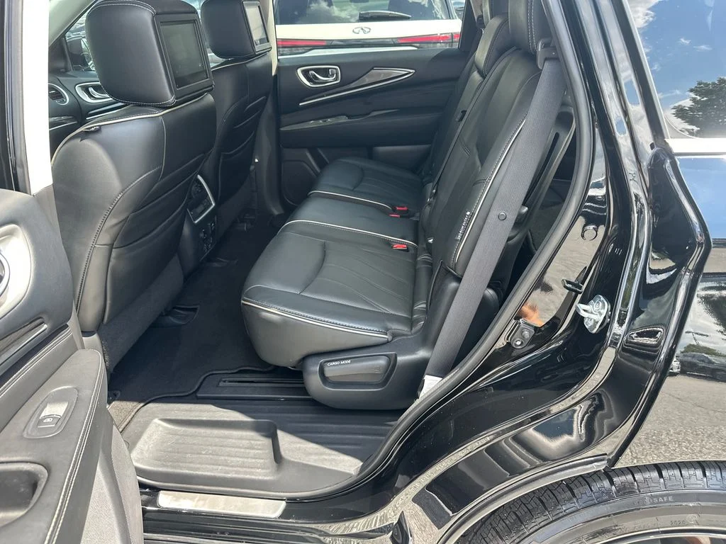 Used 2020 Black INFINITI LUXE image 17