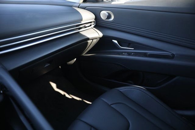 2025 Hyundai Elantra Limited - Photo 21