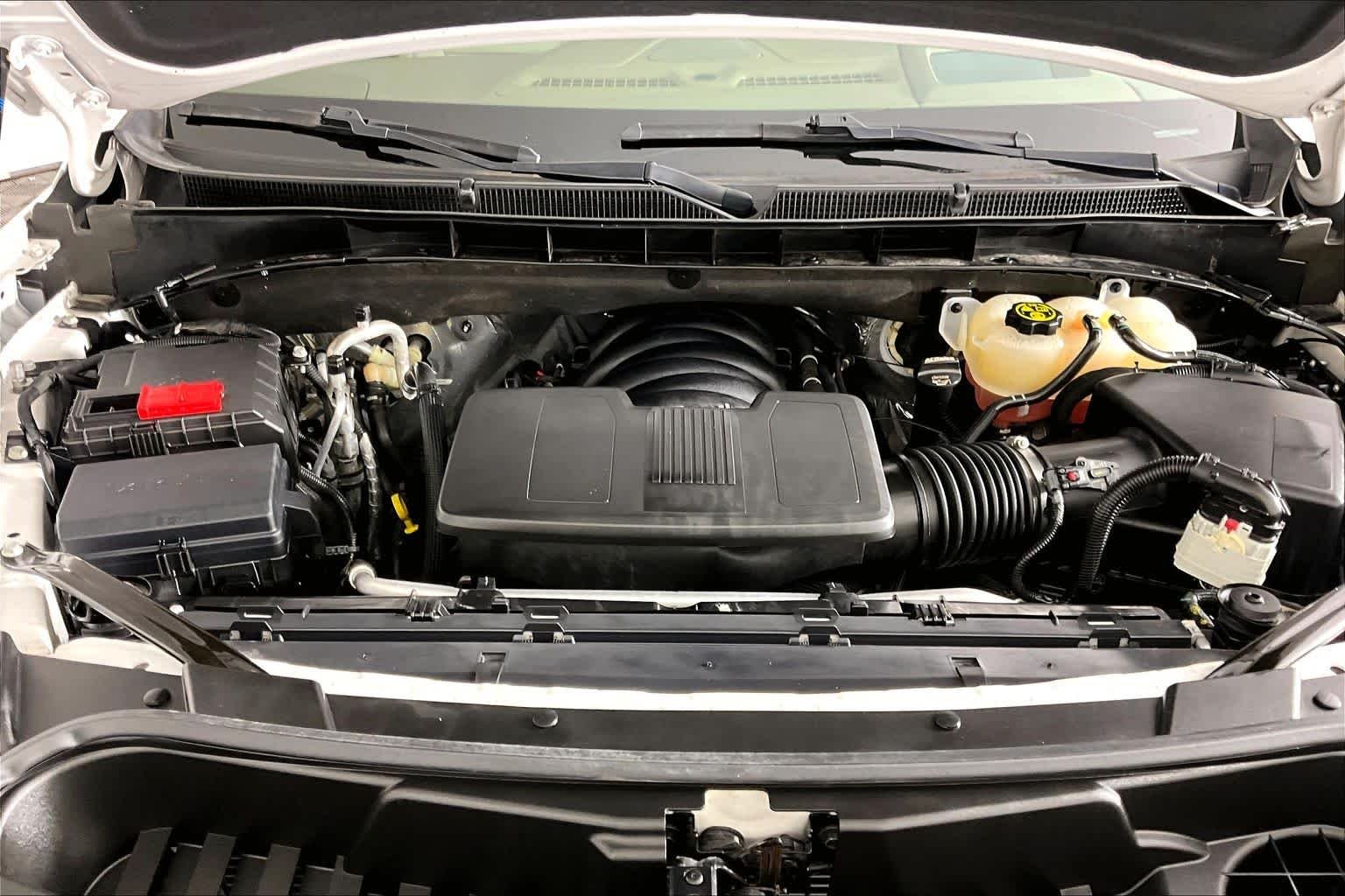 Used 2023 White Frost Tricoat GMC Denali image 31
