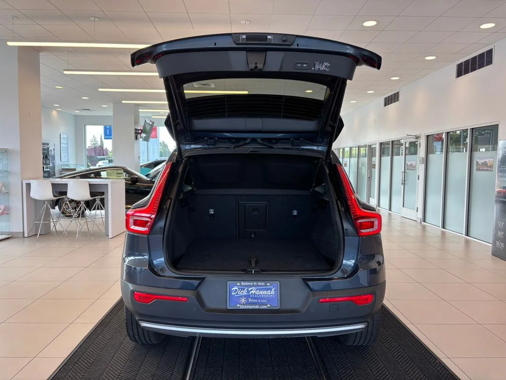 Used 2022 Blue Volvo Momentum image 9