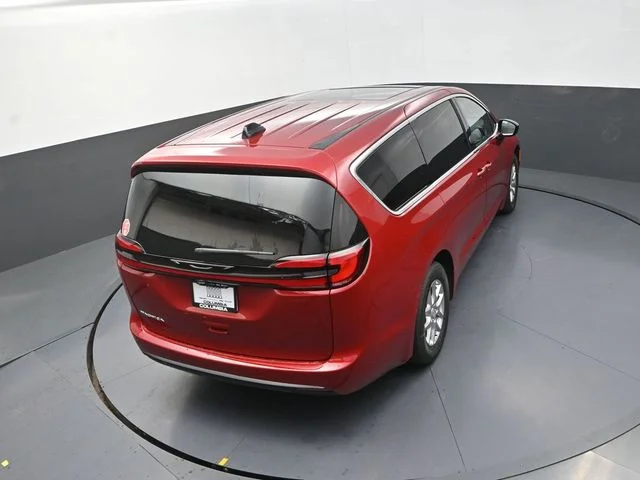 New 2027 Red Hot Pearl-Coat Exterior Paint Chrysler Select image 17