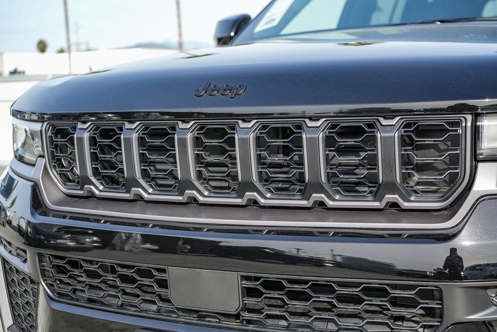 New 2026 Diamond Black Jeep Altitude image 6