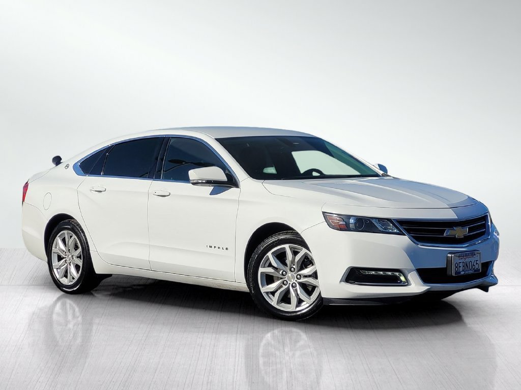 Used 2019 SUMMIT WHITE Chevrolet LT image 1