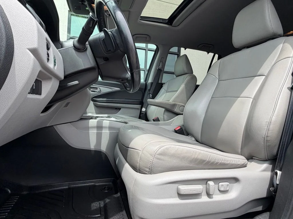 Used 2021  Honda EX-L image 6