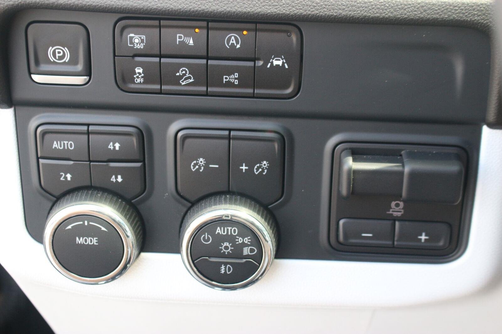 Used 2025 Black Chevrolet Premier image 33