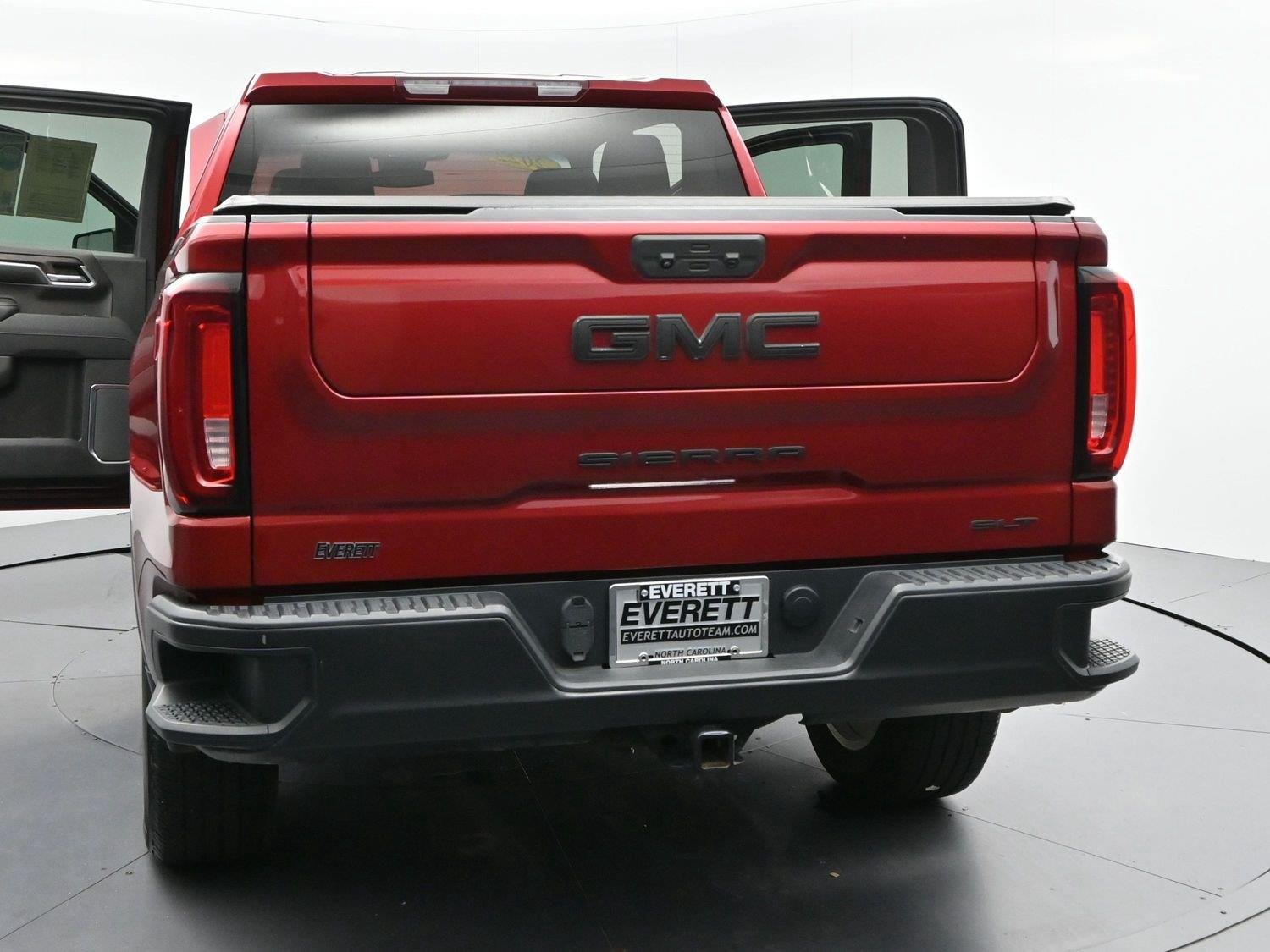 Used 2022 CAYENNE RED TINTCOAT GMC SLT image 43