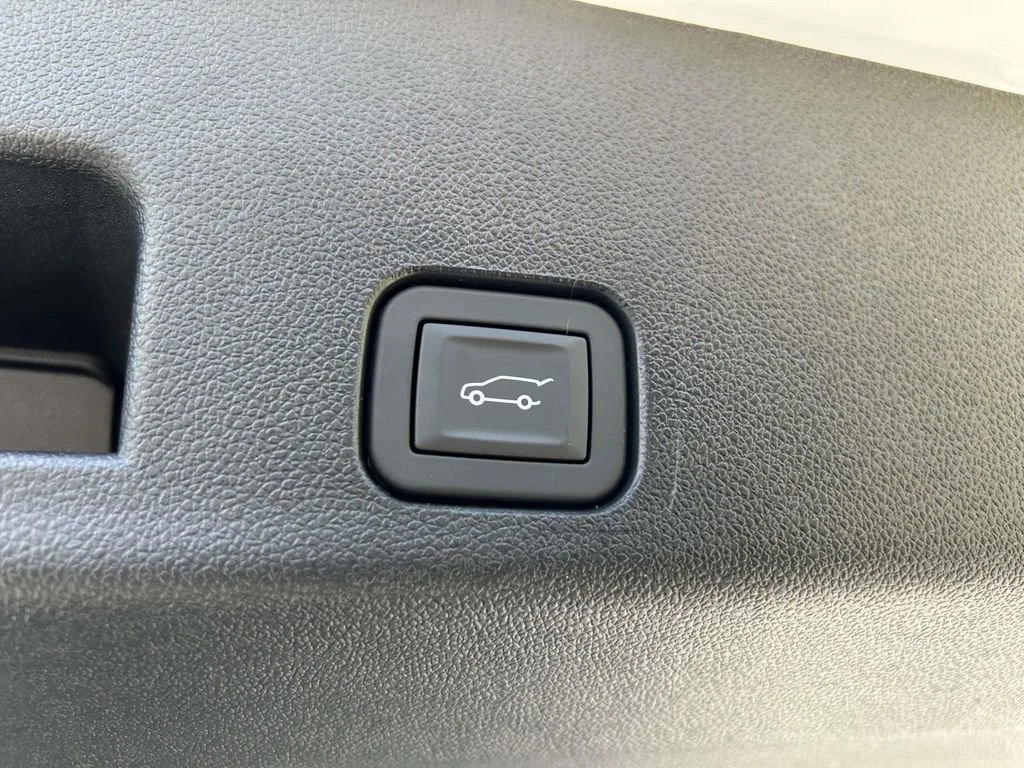 New 2026 Summit White GMC Elevation image 12