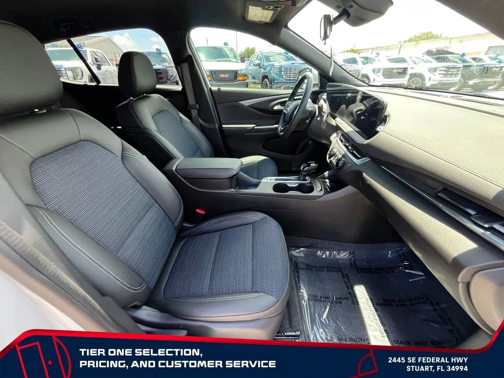 Used 2025 Summit White Buick Preferred image 20