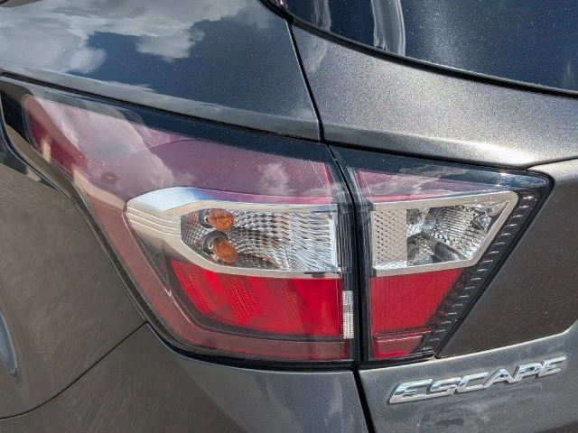 Used 2018 Gray Ford SE image 9