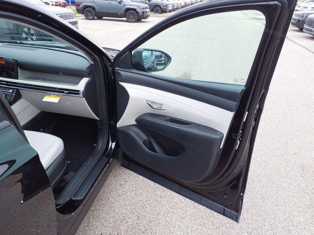New 2026 Phantom Black Hyundai SE image 31