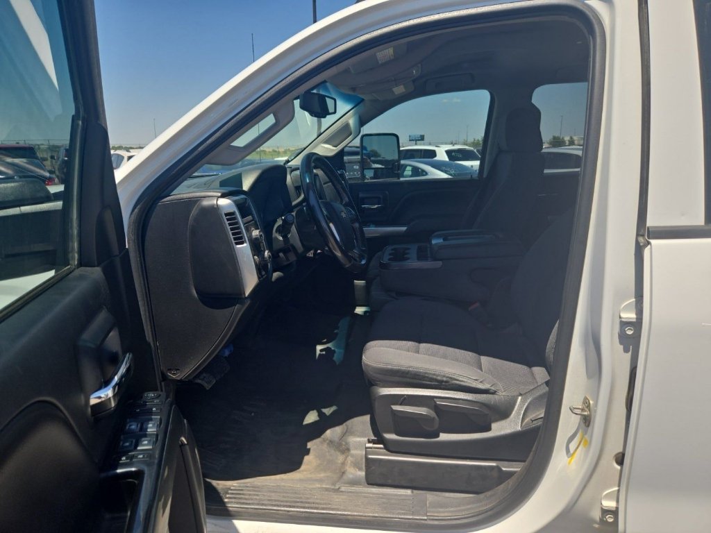 Used 2018 Summit White Chevrolet LT image 11