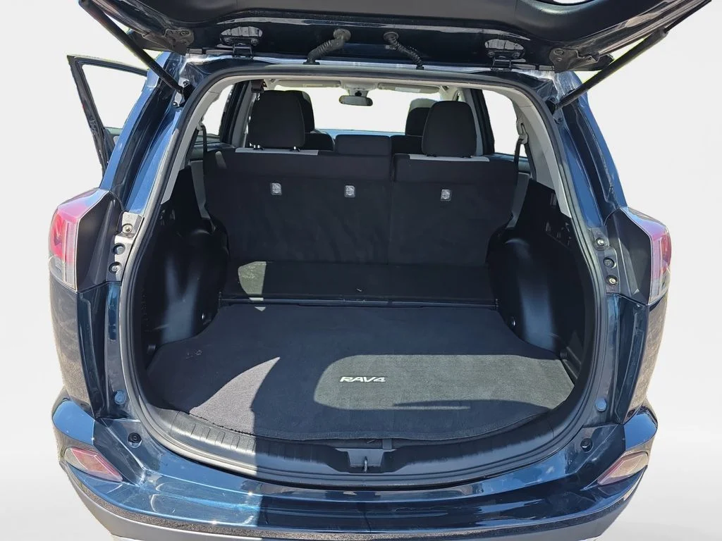 Used 2018 Galactic Aqua Mica Toyota XLE image 23