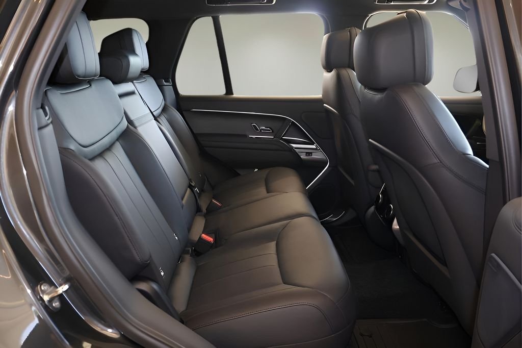 2025 Land Rover Range Rover SE - Photo 13