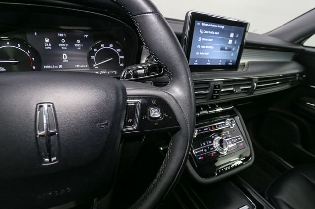 Used 2022 White Lincoln Standard image 30