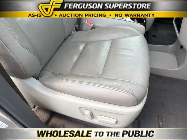 Used 2016  Toyota XLE image 26