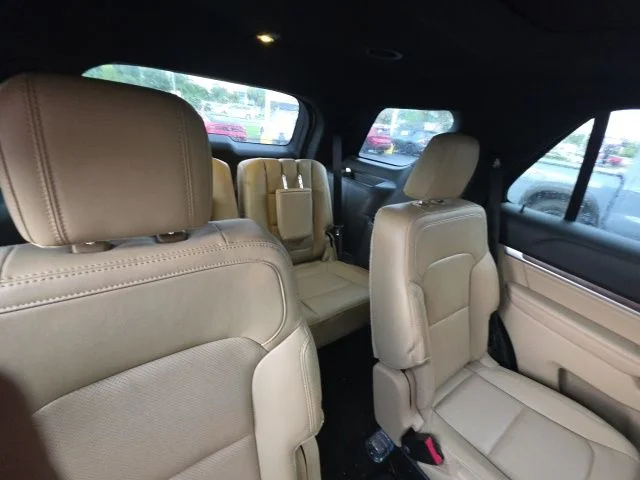 Used 2017 White Ford Limited image 10