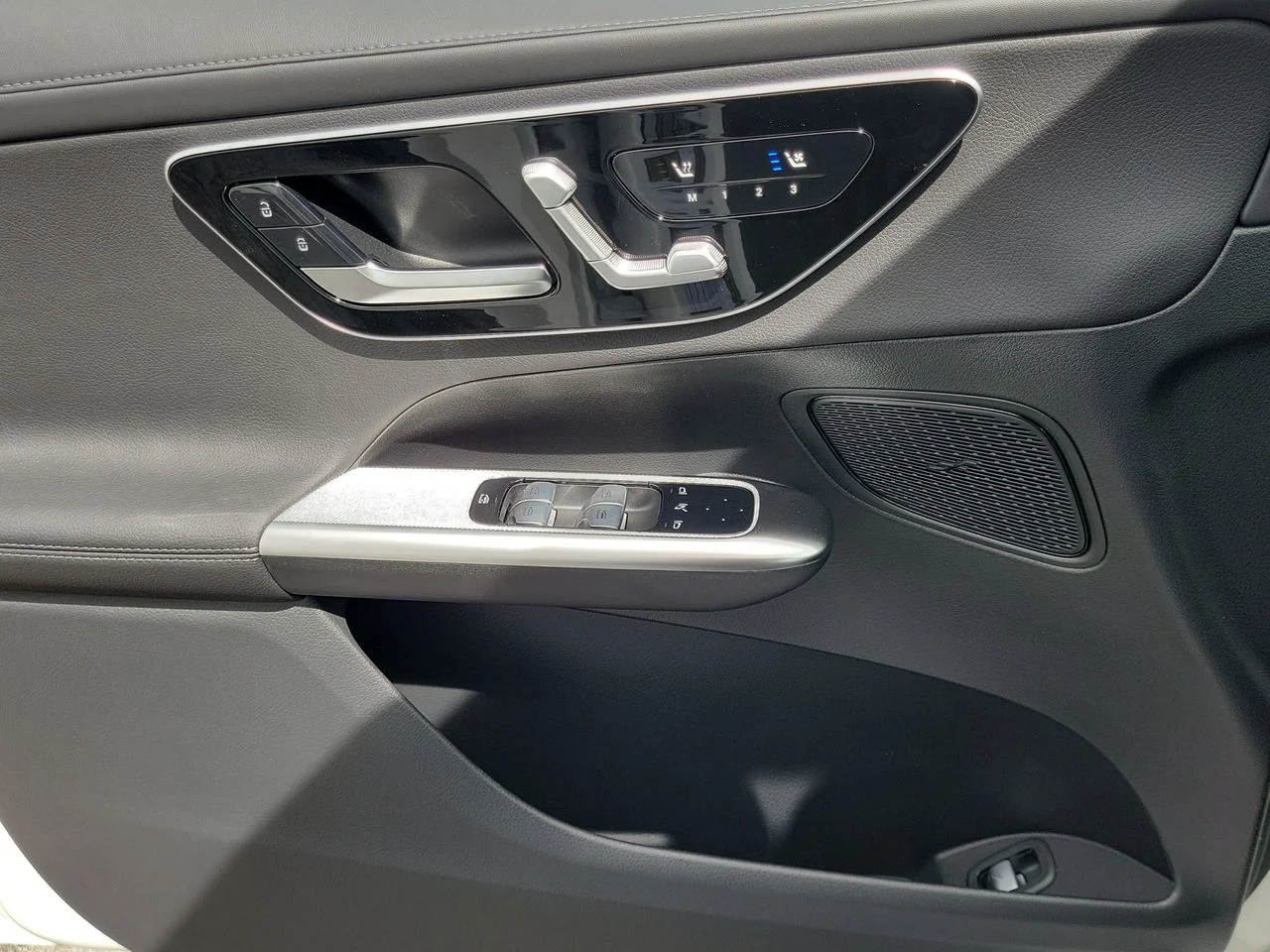 New 2027 Polar White Mercedes-Benz GLC 300 image 22