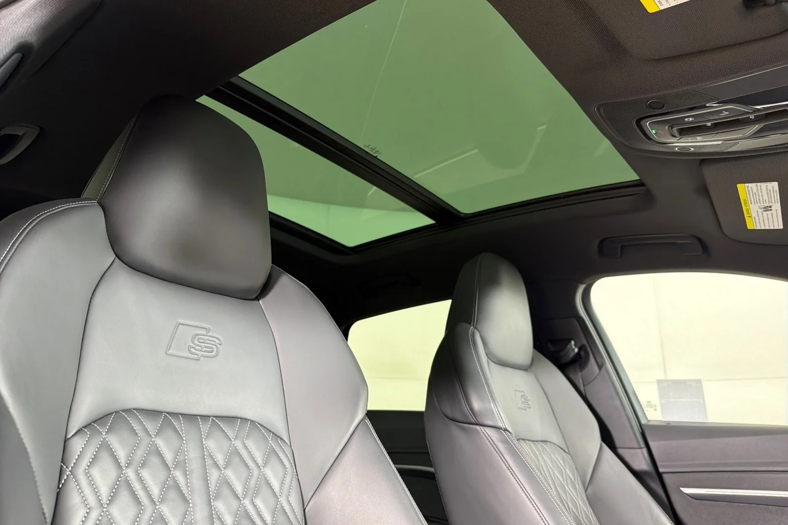 Used 2022 Florett Silver Metallic Audi Premium Plus quattro image 16