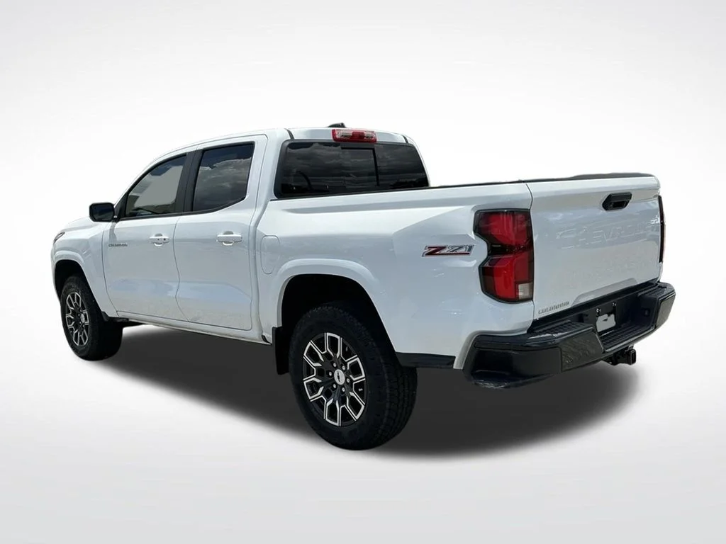 Used 2023 White Chevrolet Z71 image 4