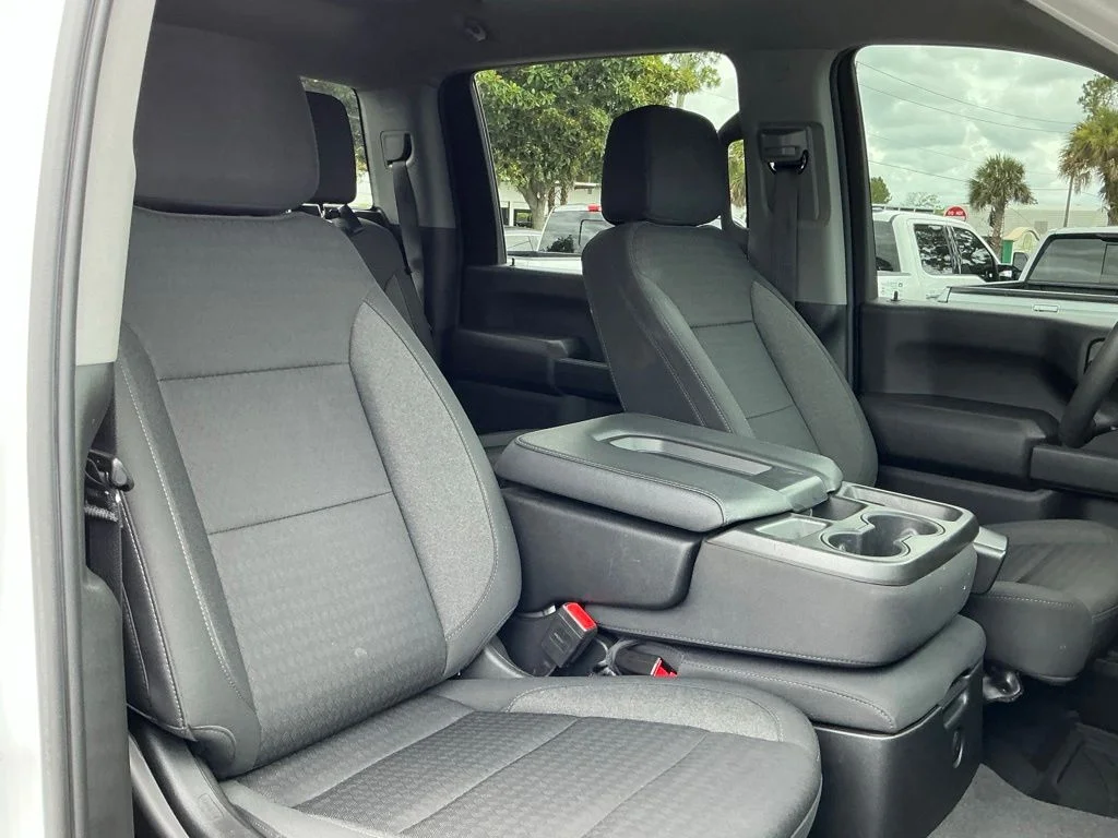 Used 2024 White Chevrolet Custom image 26