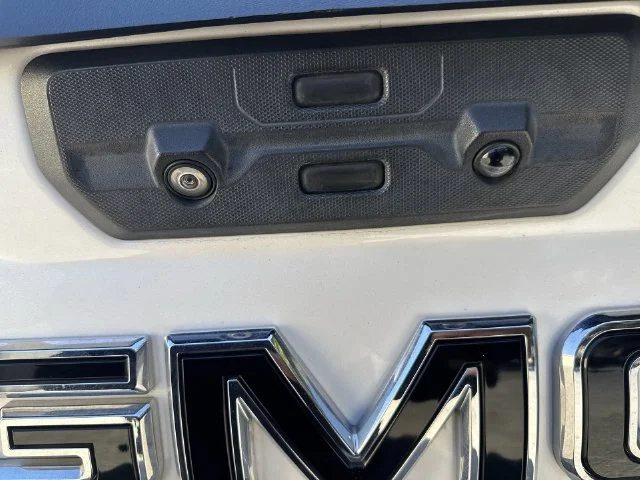Used 2022 White GMC Denali image 12