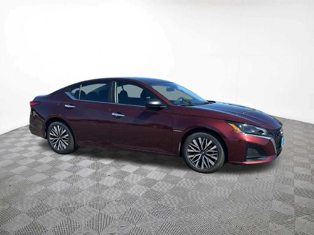 Used 2025 Red Nissan SV image 5