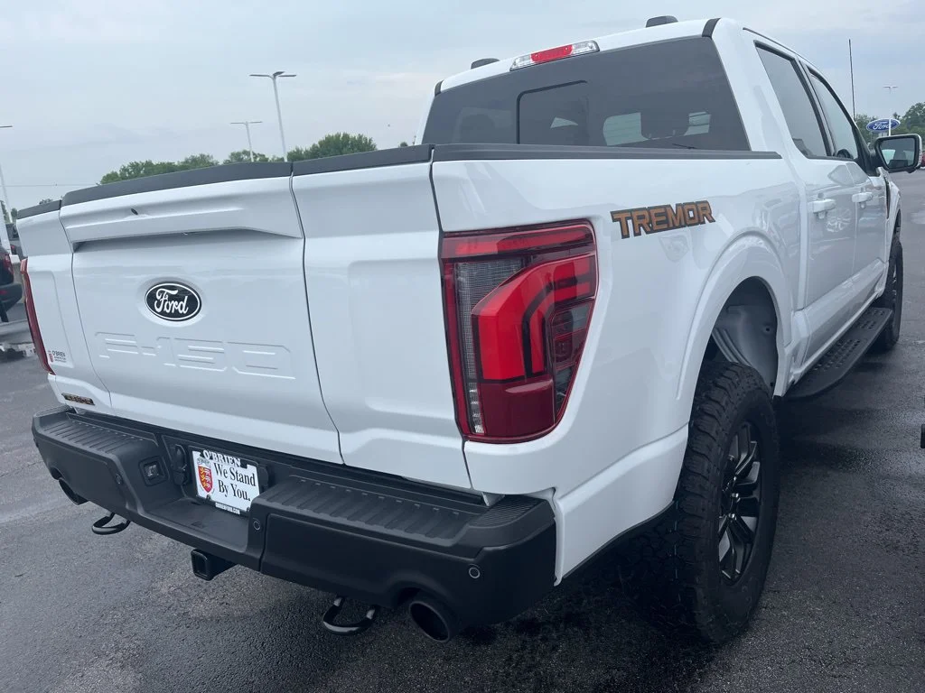 New 2025 Oxford White Ford Tremor® image 5