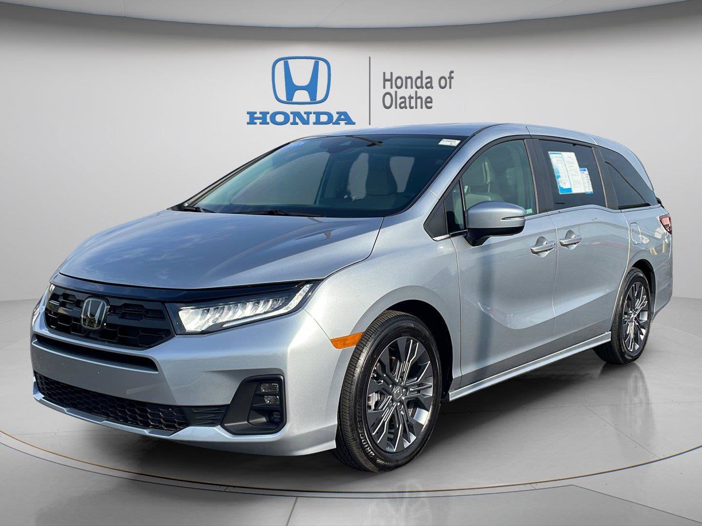 Certified Used 2026 Solar Silver Metallic Honda Touring image 35