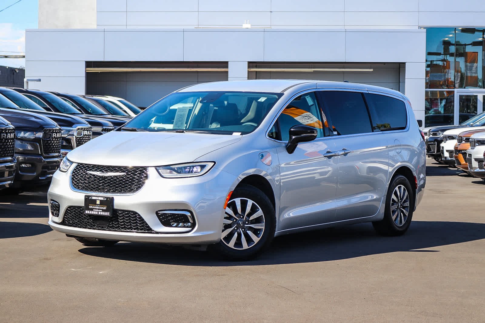 2024 Chrysler Pacifica PHEV