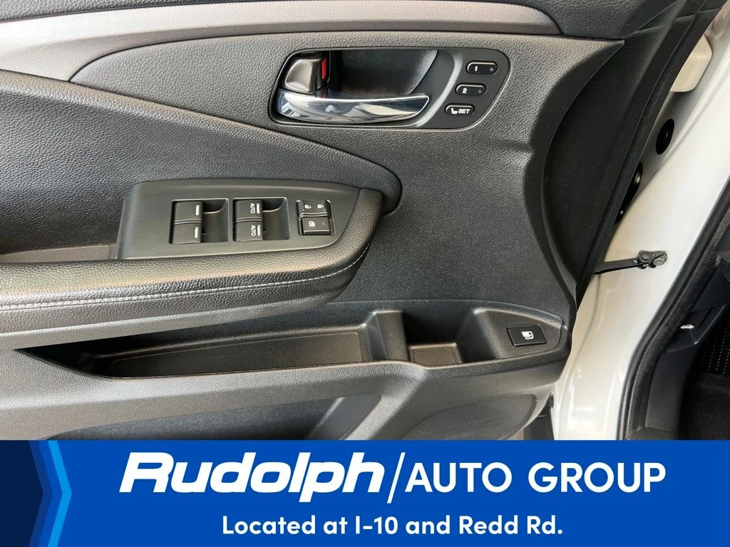Used 2023 White Honda RTL image 11